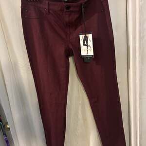 Liverpool Los Angeles Gia Glider Skinny Pull-On Pants in Aubergine